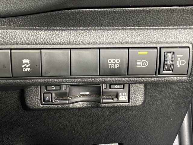 トヨタ カローラツーリング ハイブリッド ダブルバイビー 愛知県 2023(令5)年 7万km プラチナホワイトパールマイカ 禁煙車/純正10.5インチディスプレイオーディオ/(AM/FM/フルセグ)/ブラインドスポットモニター/エアロ(モデリスタ)/バックカメラ/ビルトインＥＴＣ/追従付きクルーズコントロール/純正17インチアルミホイール/ハーフレザーシート/レザーシートカバー/ウィンカー付き電動格納ミラー/ステアリングスイッチ/革巻きステアリング/プッシュスタート/スマートキー/スペアキー/純正フロアマット/純正ドアバイザー/取扱説明書/ナビ取扱説明書