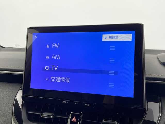 トヨタ カローラツーリング ハイブリッド ダブルバイビー 愛知県 2023(令5)年 7万km プラチナホワイトパールマイカ 禁煙車/純正10.5インチディスプレイオーディオ/(AM/FM/フルセグ)/ブラインドスポットモニター/エアロ(モデリスタ)/バックカメラ/ビルトインＥＴＣ/追従付きクルーズコントロール/純正17インチアルミホイール/ハーフレザーシート/レザーシートカバー/ウィンカー付き電動格納ミラー/ステアリングスイッチ/革巻きステアリング/プッシュスタート/スマートキー/スペアキー/純正フロアマット/純正ドアバイザー/取扱説明書/ナビ取扱説明書