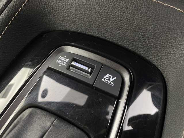 トヨタ カローラツーリング ハイブリッド ダブルバイビー 愛知県 2023(令5)年 7万km プラチナホワイトパールマイカ 禁煙車/純正10.5インチディスプレイオーディオ/(AM/FM/フルセグ)/ブラインドスポットモニター/エアロ(モデリスタ)/バックカメラ/ビルトインＥＴＣ/追従付きクルーズコントロール/純正17インチアルミホイール/ハーフレザーシート/レザーシートカバー/ウィンカー付き電動格納ミラー/ステアリングスイッチ/革巻きステアリング/プッシュスタート/スマートキー/スペアキー/純正フロアマット/純正ドアバイザー/取扱説明書/ナビ取扱説明書