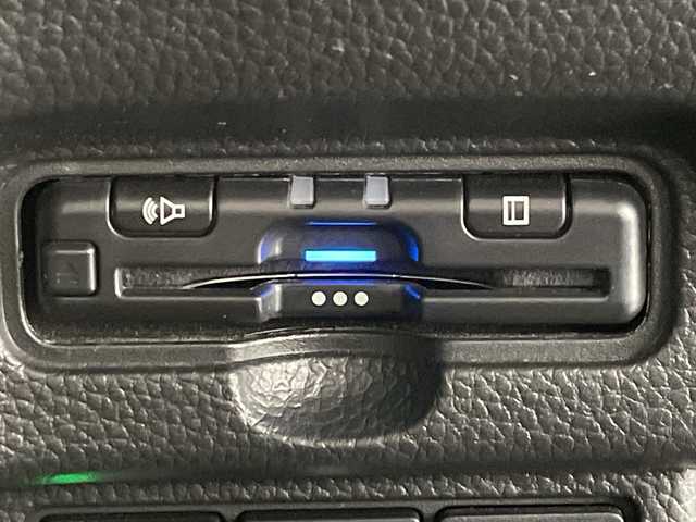 ホンダ Ｎ ＢＯＸ カスタム L 岐阜県 2023(令5)年 4.7万km プラチナホワイトパール 社外SDナビ/フルセグ/BT/USB/DVD/バックカメラ/ホンダセンシング/・アダプティブクルーズコントロール/・車線維持支援システム/・衝突軽減ブレーキ/・誤発進抑制機能/・先行車発進お知らせ機能/・歩行者事故低減ステアリング/・路外逸脱抑制機能/・標識認識機能/・オートハイビーム/純正ドライブレコーダー/ビルトインETC/両側パワースライドドア/前席ヒートヒーター/パーキングセンサー/純正フロアマット/純正14インチAW/LEDオートライト/フォグランプ/シートバックテーブル/サンシェード/アイドリングストップ