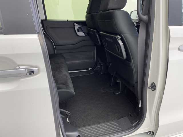 ホンダ Ｎ ＢＯＸ カスタム L 岐阜県 2023(令5)年 4.7万km プラチナホワイトパール 社外SDナビ/フルセグ/BT/USB/DVD/バックカメラ/ホンダセンシング/・アダプティブクルーズコントロール/・車線維持支援システム/・衝突軽減ブレーキ/・誤発進抑制機能/・先行車発進お知らせ機能/・歩行者事故低減ステアリング/・路外逸脱抑制機能/・標識認識機能/・オートハイビーム/純正ドライブレコーダー/ビルトインETC/両側パワースライドドア/前席ヒートヒーター/パーキングセンサー/純正フロアマット/純正14インチAW/LEDオートライト/フォグランプ/シートバックテーブル/サンシェード/アイドリングストップ