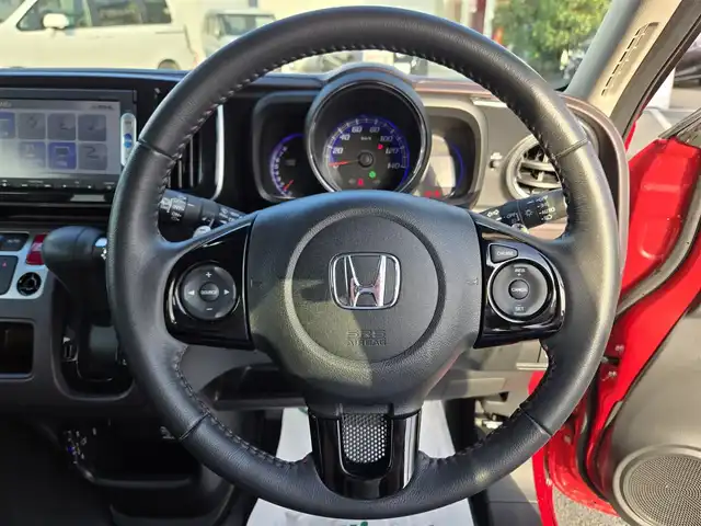 ホンダ Ｎ ＯＮＥ プレミアム ツアラー 鹿児島県 2014(平26)年 3.2万km ミラノレッド クルーズコントロール　/純正ＳＤナビ（ＶＸＭ－１４５ＶＳｉ）　/ＥＴＣ　/パドルシフト　/ＭＴモード付きＡＴ　/バックカメラ　/Ｂｌｕｅｔｏｏｔｈオーディオ　/ＨＩＤヘッドライト　/あんしんパッケージ/横滑り防止装置/レーンキープアシスト/プッシュスタート/スマートキー