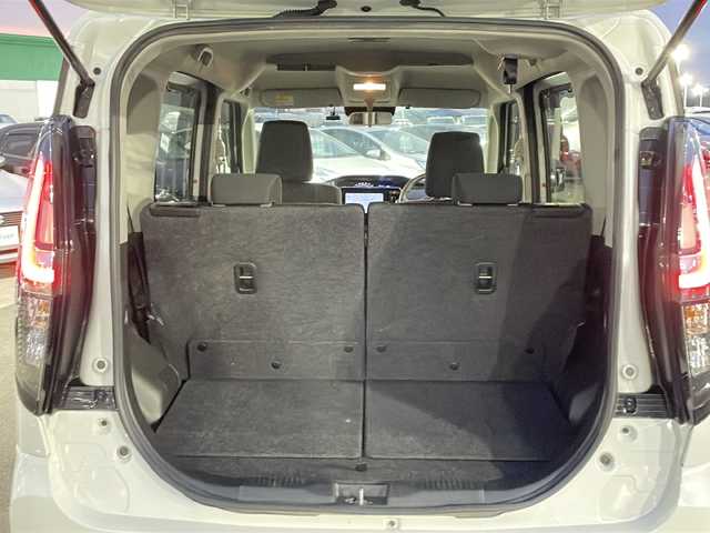 スズキ ソリオ バンディット HV MV 徳島県 2023(令5)年 5.6万km ピュアホワイトP 純正9型ナビ/全方位カメラ/VIEWスイッチ/デュアルブレーキサポートシステム/クルーズコントロール追従有/ヘッドアップディスプレイ/両側パワースライドドア/ドライブレコーダー前後/フルセグTV（走行中視聴可）/コーナーセンサー前後/純正フロアマット/USB入力端子/横滑り防止装置/レーンキープアシスト/盗難防止装置/オートライト/LEDヘッドライト/スマートキー