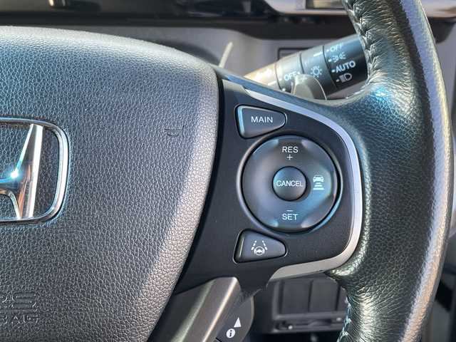 ホンダ ステップワゴン スパーダ ホンダセンシング 愛媛県 2016(平28)年 4.8万km ホワイトオーキッドパール ワンオーナー/純正9インチナビ/（フルセグ/AM/FM/Bluetooth/DVD)/ホンダセンシング/・衝突軽減ブレーキ/・誤発進抑制機能/・車線維持支援システム/・オートクルーズコントロール/両側パワースライドドア/バックカメラ/ETC/パドルシフト/オートライト/純正16インチアルミホイール/純正フロアマット/スマートキー×２