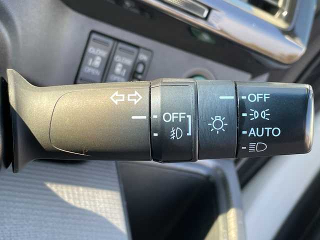 ホンダ ステップワゴン スパーダ ホンダセンシング 愛媛県 2016(平28)年 4.8万km ホワイトオーキッドパール ワンオーナー/純正9インチナビ/（フルセグ/AM/FM/Bluetooth/DVD)/ホンダセンシング/・衝突軽減ブレーキ/・誤発進抑制機能/・車線維持支援システム/・オートクルーズコントロール/両側パワースライドドア/バックカメラ/ETC/パドルシフト/オートライト/純正16インチアルミホイール/純正フロアマット/スマートキー×２