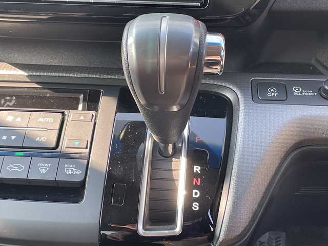 ホンダ ステップワゴン スパーダ ホンダセンシング 愛媛県 2016(平28)年 4.8万km ホワイトオーキッドパール ワンオーナー/純正9インチナビ/（フルセグ/AM/FM/Bluetooth/DVD)/ホンダセンシング/・衝突軽減ブレーキ/・誤発進抑制機能/・車線維持支援システム/・オートクルーズコントロール/両側パワースライドドア/バックカメラ/ETC/パドルシフト/オートライト/純正16インチアルミホイール/純正フロアマット/スマートキー×２