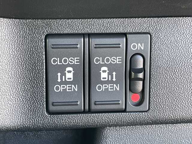 ホンダ ステップワゴン スパーダ ホンダセンシング 愛媛県 2016(平28)年 4.8万km ホワイトオーキッドパール ワンオーナー/純正9インチナビ/（フルセグ/AM/FM/Bluetooth/DVD)/ホンダセンシング/・衝突軽減ブレーキ/・誤発進抑制機能/・車線維持支援システム/・オートクルーズコントロール/両側パワースライドドア/バックカメラ/ETC/パドルシフト/オートライト/純正16インチアルミホイール/純正フロアマット/スマートキー×２