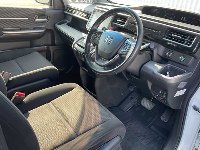 ホンダ ステップワゴン スパーダ ホンダセンシング 愛媛県 2016(平28)年 4.8万km ホワイトオーキッドパール ワンオーナー/純正9インチナビ/（フルセグ/AM/FM/Bluetooth/DVD)/ホンダセンシング/・衝突軽減ブレーキ/・誤発進抑制機能/・車線維持支援システム/・オートクルーズコントロール/両側パワースライドドア/バックカメラ/ETC/パドルシフト/オートライト/純正16インチアルミホイール/純正フロアマット/スマートキー×２