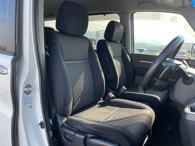 ホンダ ステップワゴン スパーダ ホンダセンシング 愛媛県 2016(平28)年 4.8万km ホワイトオーキッドパール ワンオーナー/純正9インチナビ/（フルセグ/AM/FM/Bluetooth/DVD)/ホンダセンシング/・衝突軽減ブレーキ/・誤発進抑制機能/・車線維持支援システム/・オートクルーズコントロール/両側パワースライドドア/バックカメラ/ETC/パドルシフト/オートライト/純正16インチアルミホイール/純正フロアマット/スマートキー×２