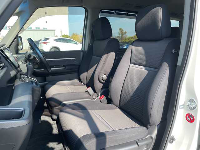 ホンダ ステップワゴン スパーダ ホンダセンシング 愛媛県 2016(平28)年 4.8万km ホワイトオーキッドパール ワンオーナー/純正9インチナビ/（フルセグ/AM/FM/Bluetooth/DVD)/ホンダセンシング/・衝突軽減ブレーキ/・誤発進抑制機能/・車線維持支援システム/・オートクルーズコントロール/両側パワースライドドア/バックカメラ/ETC/パドルシフト/オートライト/純正16インチアルミホイール/純正フロアマット/スマートキー×２