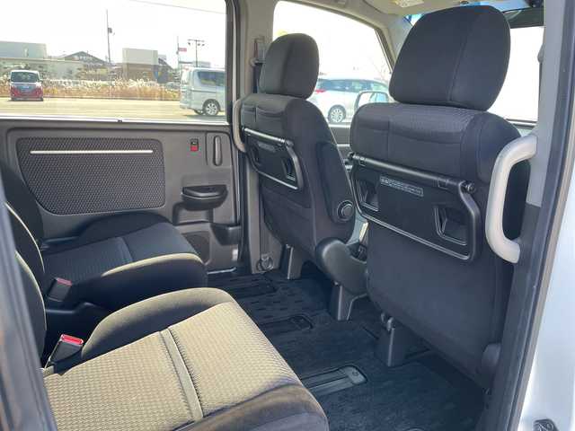 ホンダ ステップワゴン スパーダ ホンダセンシング 愛媛県 2016(平28)年 4.8万km ホワイトオーキッドパール ワンオーナー/純正9インチナビ/（フルセグ/AM/FM/Bluetooth/DVD)/ホンダセンシング/・衝突軽減ブレーキ/・誤発進抑制機能/・車線維持支援システム/・オートクルーズコントロール/両側パワースライドドア/バックカメラ/ETC/パドルシフト/オートライト/純正16インチアルミホイール/純正フロアマット/スマートキー×２