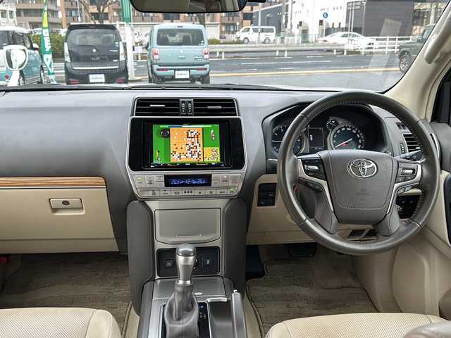 トヨタ ランドクルーザー プラド TX Lパッケージ 鳥取県 2017(平29)年 6.9万km ホワイトパールクリスタルシャイン ワンオーナー/フルタイム４WD/社外ナビ(ＫＥＮＷＯＯＤ、ＭＤＶ－Ｍ８０５Ｌ)/AM/FM、CD/DVD/Bluetooth、iPod/フルセグテレビ/純正１９インチアルミ４本積み込み/バックカメラ/クルーズコントロール/サンルーフ/ドアバイザー/プッシュスタート/ETC/ドライブレコーダー