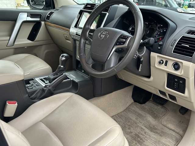 トヨタ ランドクルーザー プラド TX Lパッケージ 鳥取県 2017(平29)年 6.9万km ホワイトパールクリスタルシャイン ワンオーナー/フルタイム４WD/社外ナビ(ＫＥＮＷＯＯＤ、ＭＤＶ－Ｍ８０５Ｌ)/AM/FM、CD/DVD/Bluetooth、iPod/フルセグテレビ/純正１９インチアルミ４本積み込み/バックカメラ/クルーズコントロール/サンルーフ/ドアバイザー/プッシュスタート/ETC/ドライブレコーダー