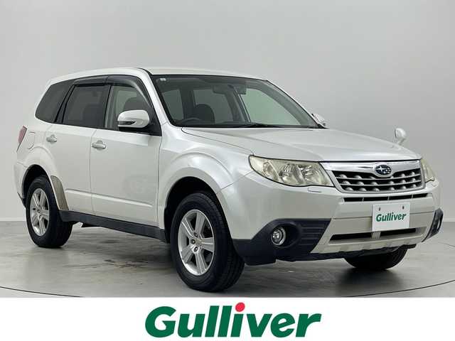 スバル フォレスター 2．0XS 福島県 2010(平22)年 10.2万km サテンホワイトパール /４WD//社外ナビ、TV（ワンセグ）、CD/　　　カロッツェリア（AVIC-MRZ07）//社外ドライブレコーダー（前後）//ビルトインETC//社外エンジンスターター//クルーズコントロール//運助シートヒーター//USB、AUX端子//純正フロアマット//キセノンヘッドライト//社外アルミホイール＋/　　　スタッドレスタイヤ４本車載//取説、保証書//スペアキー１本あり