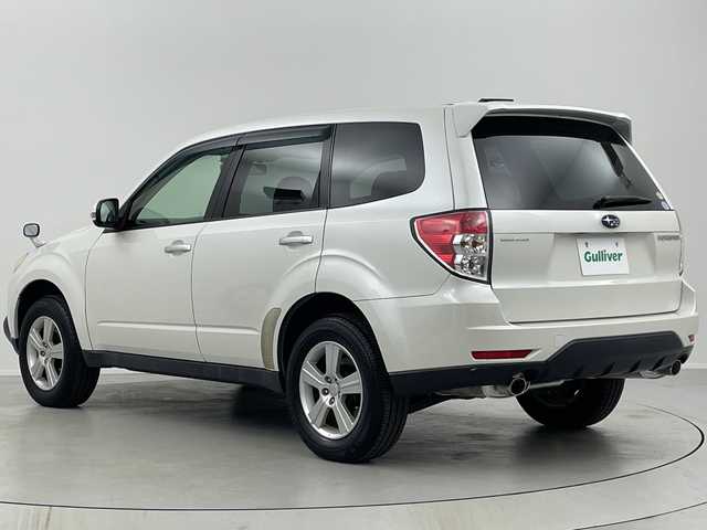スバル フォレスター 2．0XS 福島県 2010(平22)年 10.2万km サテンホワイトパール /４WD//社外ナビ、TV（ワンセグ）、CD/　　　カロッツェリア（AVIC-MRZ07）//社外ドライブレコーダー（前後）//ビルトインETC//社外エンジンスターター//クルーズコントロール//運助シートヒーター//USB、AUX端子//純正フロアマット//キセノンヘッドライト//社外アルミホイール＋/　　　スタッドレスタイヤ４本車載//取説、保証書//スペアキー１本あり