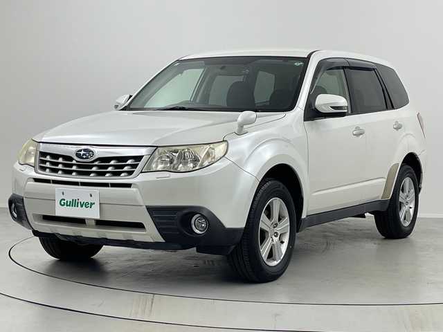 スバル フォレスター 2．0XS 福島県 2010(平22)年 10.2万km サテンホワイトパール /４WD//社外ナビ、TV（ワンセグ）、CD/　　　カロッツェリア（AVIC-MRZ07）//社外ドライブレコーダー（前後）//ビルトインETC//社外エンジンスターター//クルーズコントロール//運助シートヒーター//USB、AUX端子//純正フロアマット//キセノンヘッドライト//社外アルミホイール＋/　　　スタッドレスタイヤ４本車載//取説、保証書//スペアキー１本あり