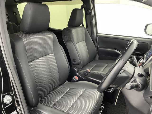 トヨタ ヴォクシー ZS 煌Ⅱ 宮城県 2019(平31)年 3万km ブラック 純正SDナビゲーション/型式：NSZT-Y68T/【CD/DVD/Bluetooth/フルセグTV】/・バックカメラ/・ビルトインETC2.0/・純正前方ドライブレコーダー/・TVキャンセラー/トヨタセーフティセンス/・プリクラッシュセーフティ/・レーンディパーチャーアラート/・先行車発進お知らせ機能/・オートマチックハイビーム/クルーズコントロール/両側パワースライドドア/純正16インチアルミホイール/純正フロアマット/純正ドアバイザー/革巻きステアリング/・ステアリングスイッチ/アイドリングストップ/プッシュスタート/・スマートキー/・スペアキー/オートライト/・LEDヘッドライト/・LEDフロントフォグライト/左右独立エアコン/MTモード付AT/電動格納ウィンカーミラー