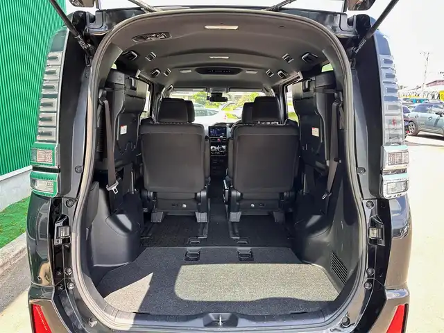トヨタ ヴォクシー ZS 煌Ⅱ 宮城県 2019(平31)年 3万km ブラック セーフティセンス/・プリクラッシュセーフティ/・レーンディパーチャーアラート/・オートマチックハイビーム/・先行車発進告知機能/インテリジェントクリアランスソナー/純正9インチナビ（NSZT-Y68T）/・CD/DVD/・Bluetooth/・フルセグTV/バックカメラ/ビルトインETC2.0/ドライブレコーダー/両側パワースライドドア/革巻きステアリング/クルーズコントロール/ステアリングスイッチ/MTモード付AT/LEDヘッドランプ/フォグランプ/オートライト/スマートキー＆プッシュスタート/スペアキー/電動格納ミラー/純正16インチAW/純正フロアマット/純正ドアバイザー/Wエアバッグ