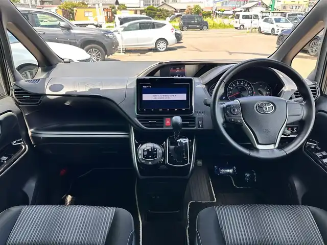 トヨタ ヴォクシー ZS 煌Ⅱ 宮城県 2019(平31)年 3万km ブラック セーフティセンス/・プリクラッシュセーフティ/・レーンディパーチャーアラート/・オートマチックハイビーム/・先行車発進告知機能/インテリジェントクリアランスソナー/純正9インチナビ（NSZT-Y68T）/・CD/DVD/・Bluetooth/・フルセグTV/バックカメラ/ビルトインETC2.0/ドライブレコーダー/両側パワースライドドア/革巻きステアリング/クルーズコントロール/ステアリングスイッチ/MTモード付AT/LEDヘッドランプ/フォグランプ/オートライト/スマートキー＆プッシュスタート/スペアキー/電動格納ミラー/純正16インチAW/純正フロアマット/純正ドアバイザー/Wエアバッグ