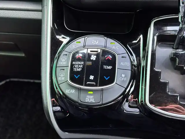 トヨタ ヴォクシー ZS 煌Ⅱ 宮城県 2019(平31)年 3万km ブラック セーフティセンス/・プリクラッシュセーフティ/・レーンディパーチャーアラート/・オートマチックハイビーム/・先行車発進告知機能/インテリジェントクリアランスソナー/純正9インチナビ（NSZT-Y68T）/・CD/DVD/・Bluetooth/・フルセグTV/バックカメラ/ビルトインETC2.0/ドライブレコーダー/両側パワースライドドア/革巻きステアリング/クルーズコントロール/ステアリングスイッチ/MTモード付AT/LEDヘッドランプ/フォグランプ/オートライト/スマートキー＆プッシュスタート/スペアキー/電動格納ミラー/純正16インチAW/純正フロアマット/純正ドアバイザー/Wエアバッグ