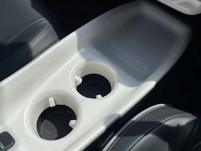 トヨタ プリウス A 山形県 2016(平28)年 2.9万km ホワイトパールクリスタルシャイン ・ワンオーナー/・純正ナビ/フルセグ/CD/DVD/Bluetooth/・バックカメラ/・社外ドラレコ/・ビルトインETC/・衝突被害軽減ブレーキ/・レーンキープアシスト/・オートマチックハイビーム/・LEDヘッドランプ/・レーダークルーズコントロール/・ブラインドスポットモニター/・リアクロストラフィックアラート/・前後クリアランスソナー/・パーキングアシスト/・カラーヘッドアップディスプレイ/・純正AW/・純正マット/・保証書/・取扱説明書