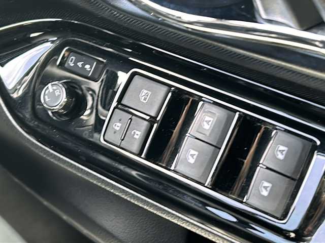トヨタ ヴォクシー ZS 煌 岡山県 2017(平29)年 3.4万km ブラック 純正大画面10インチメモリーナビ/CD/DVD/SD/Bluetooth/フルセグTV/純正12.1インチ後席用フリップダウンモニター/バックカメラ/両側パワースライドドア/LEDオートヘッドライト/クルーズコントロール/プリクラッシュセーフティ/レーンディパーチャーアラート/オートマチックハイビーム/先行車発進告知/ETC/プッシュスタート/スマートキー×2/禁煙車片側パワースライドドア