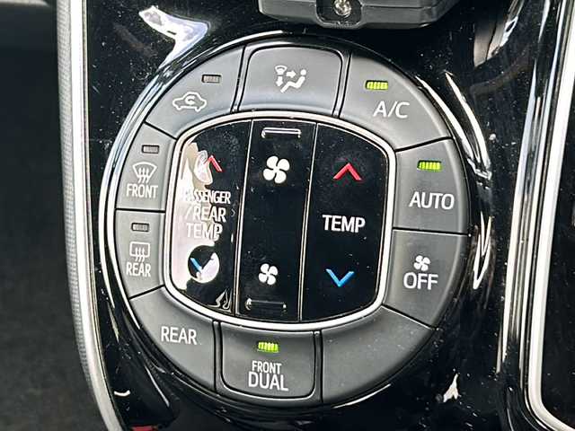 トヨタ ヴォクシー ZS 煌 岡山県 2017(平29)年 3.4万km ブラック 純正大画面10インチメモリーナビ/CD/DVD/SD/Bluetooth/フルセグTV/純正12.1インチ後席用フリップダウンモニター/バックカメラ/両側パワースライドドア/LEDオートヘッドライト/クルーズコントロール/プリクラッシュセーフティ/レーンディパーチャーアラート/オートマチックハイビーム/先行車発進告知/ETC/プッシュスタート/スマートキー×2/禁煙車片側パワースライドドア