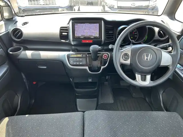 ホンダ Ｎ ＢＯＸ G Lパッケージ 島根県 2015(平27)年 6.5万km プレミアムホワイトパール 社外メモリナビ（AVIC-RZ05)/ワンセグテレビ・Bluetoothオーディオ・CD・DVD/バックカメラ/アイドリングストップ/横滑り防止装置/ウィンカーミラー/ドアバイザー/スマートキー/プッシュスタート/片側パワースライドドア/ETC/純正１４インチアルミホイール/社外フロアマット/スペアキー/スタッドレスタイヤ（積込）