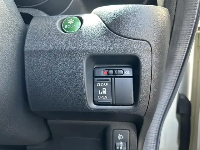 ホンダ Ｎ ＢＯＸ G Lパッケージ 島根県 2015(平27)年 6.5万km プレミアムホワイトパール 社外メモリナビ（AVIC-RZ05)/ワンセグテレビ・Bluetoothオーディオ・CD・DVD/バックカメラ/アイドリングストップ/横滑り防止装置/ウィンカーミラー/ドアバイザー/スマートキー/プッシュスタート/片側パワースライドドア/ETC/純正１４インチアルミホイール/社外フロアマット/スペアキー/スタッドレスタイヤ（積込）