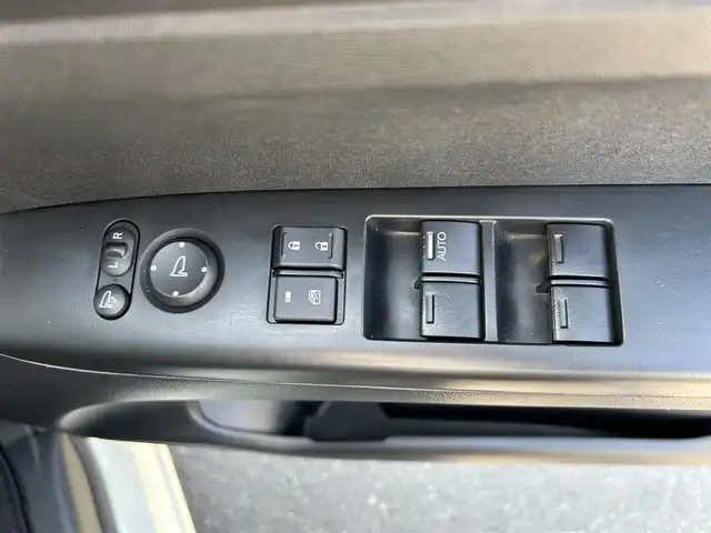 ホンダ Ｎ ＢＯＸ G Lパッケージ 島根県 2015(平27)年 6.5万km プレミアムホワイトパール 社外メモリナビ（AVIC-RZ05)/ワンセグテレビ・Bluetoothオーディオ・CD・DVD/バックカメラ/アイドリングストップ/横滑り防止装置/ウィンカーミラー/ドアバイザー/スマートキー/プッシュスタート/片側パワースライドドア/ETC/純正１４インチアルミホイール/社外フロアマット/スペアキー/スタッドレスタイヤ（積込）