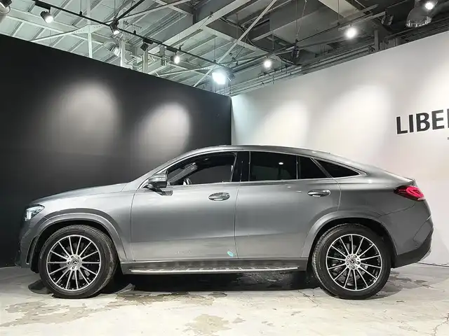 メルセデス・ベンツ ＧＬＥ４００ｄ 4MATIC クーペ スポーツ 道央・札幌 2022(令4)年 3.6万km セレナイトグレー ワンオーナー/パノラミックスライディングルーフ/AIR MATICサスペンション/AMGスタイリングパッケージ/本革シート(ナッパレザー/本革)/AMGスポーツステアリング/DYNAMIC SELECT/レーダーセーフティパッケージ/・アクティブディスタンスアシストディストロニック/・アクティブブレーキアシスト/・アクティブブラインドスポットアシスト/・アクティブレーンキーピングアシスト/・トラフィックサインアシスト/・PRE-SAFEプラス/360°カメラシステム/パークトロニック/マルチビームLEDヘッドライト(ウルトラハイビーム付)/アダプティブハイビームアシストプラス/アンビエントライト(64色)/EASY-PACK自動開閉テールゲート/本革巻ステアリング/メモリー付パワーシート/電動ランバーサポート/温冷機能付カップホルダー/エナジャイジングパッケージ/エアバランスパッケージ/シートヒーター(全席)/シートベンチレーター(D/N)/MBUX/・TVチューナー/Burmesterサラウンドサウンド/ヘッドアップディスプレイ/ワイヤレスチャージング