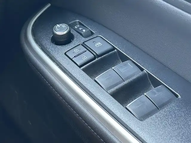 トヨタ ヴォクシー S－Z 和歌山県 2023(令5)年 6.2万km アティチュードブラックマイカ 純正10.5インチメーカーナビ/純正フリップダウンモニター/フルセグTV/バックカメラ/（BT/CD/DVD)/プリクラッシュセーフティー/レーダークルーズコントロール/レーンディパーチャーアラート/オートマチックハイビーム/クリアランスソナー/両側パワースライドドア/快適利便パッケージ/社外グリル/純正アルミホイール/ビルトインETC2.0/シートヒーター/ステアリングヒーター/LEDオートヘッドライト/スマートキー×2/禁煙車