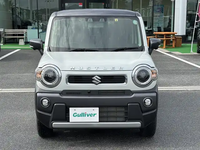 スズキ ハスラー HYBRID X 奈良県 2023(令5)年 0.6万km ピュアホワイトパール/ガンメタリック2トーン 純正9インチナビ(フルセグTV/CD/DVD/AM・FM/BT/AppleCarPlay/AndroidAuto)/アラウンドビューモニター/ビルトインETC/前後ドラレコ/シートヒーター(D/N席)/クルーズコントロール/デュアルカメラブレーキサポート/後退時ブレーキサポート/誤発進抑制機能/車線逸脱抑制機能/先行車発進お知らせ機能/ふらつき警報機能/アイドリングストップ機能/360°プレミアムUV＆IRカットガラス/ナノイーX搭載フルオートエアコン/LEDヘッドライト/純正15インチアルミホイール/純正フロアマット/スペアキー/保証書/取扱説明書