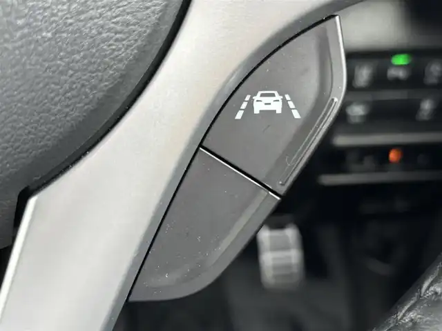 スズキ ハスラー HYBRID X 奈良県 2023(令5)年 0.6万km ピュアホワイトパール/ガンメタリック2トーン 純正9インチナビ(フルセグTV/CD/DVD/AM・FM/BT/AppleCarPlay/AndroidAuto)/アラウンドビューモニター/ビルトインETC/前後ドラレコ/シートヒーター(D/N席)/クルーズコントロール/デュアルカメラブレーキサポート/後退時ブレーキサポート/誤発進抑制機能/車線逸脱抑制機能/先行車発進お知らせ機能/ふらつき警報機能/アイドリングストップ機能/360°プレミアムUV＆IRカットガラス/ナノイーX搭載フルオートエアコン/LEDヘッドライト/純正15インチアルミホイール/純正フロアマット/スペアキー/保証書/取扱説明書