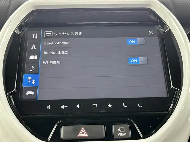 スズキ ハスラー HYBRID X 奈良県 2023(令5)年 0.6万km ピュアホワイトパール/ガンメタリック2トーン 純正9インチナビ(フルセグTV/CD/DVD/AM・FM/BT/AppleCarPlay/AndroidAuto)/アラウンドビューモニター/ビルトインETC/前後ドラレコ/シートヒーター(D/N席)/クルーズコントロール/デュアルカメラブレーキサポート/後退時ブレーキサポート/誤発進抑制機能/車線逸脱抑制機能/先行車発進お知らせ機能/ふらつき警報機能/アイドリングストップ機能/360°プレミアムUV＆IRカットガラス/ナノイーX搭載フルオートエアコン/LEDヘッドライト/純正15インチアルミホイール/純正フロアマット/スペアキー/保証書/取扱説明書