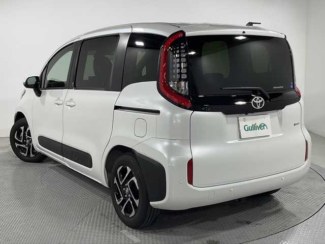 トヨタ シエンタ ハイブリッド Z 広島県 2025(令7)年 0.4万km プラチナホワイトパールマイカ 禁煙車/純正10.5型ナビ/トヨタチーミメート/全周囲カメラ/両側パワースライドドア/レーダークルーズコントロール/1500Ｗ電源/ステアヒーター/シートヒーター/パーキングアシスト/オートマチックハイビーム/ドラレコ/ＥＴＣ/コーナーセンサー/レーンキープアシスト/衝突軽減/踏み間違い防止/エアバッグ(運転席/助手席/サイド/カーテン)/純正15インチアルミホイール(185/65/R15)