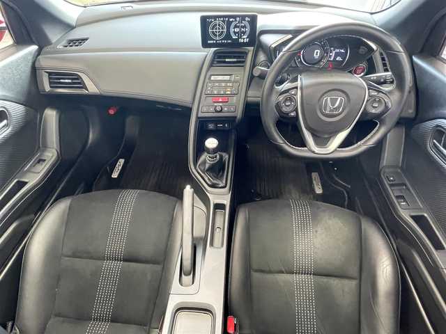 ホンダ Ｓ６６０ α 新潟県 2016(平28)年 3.6万km フレームレッド 6.1インチワイドディスプレイ/(AM/FM/BT)/バックカメラ/ETC/クルーズコントロール/ハーフレザーシート/革巻きステアリング/ステアリングスイッチ/AUTOライト/LEDヘッドライト/横滑り防止/プッシュスタート/スマートキー/純正アルミホイール/前:165/55/R15/後:195/45/R16