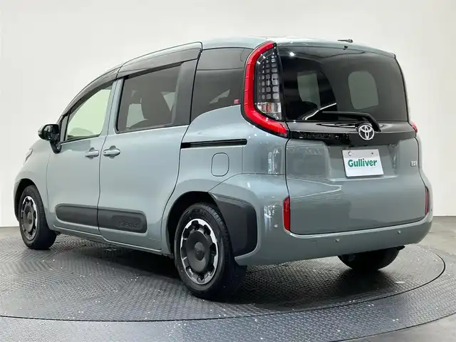 トヨタ シエンタ ハイブリッド Z 愛媛県 2023(令5)年 0.8万km アーバンカーキ ・１０．５型ナビ/（フルセグＴＶ・ＢＴ・ＦＭ・ＡＭ・ＵＳＢ・ＣＤ・ＤＶＤ）/・全方位カメラ　/・前後ドラレコ　/・ＥＴＣ　/・両側パワースライドドア　/・衝突軽減ブレーキ　/・レーンキープアシスト　/・レーダークルーズコントロール/・100V充電