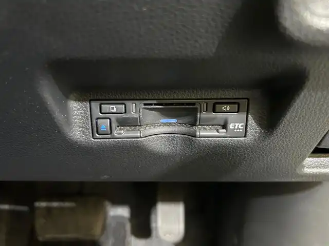 トヨタ シエンタ ハイブリッド Z 愛媛県 2023(令5)年 0.8万km アーバンカーキ ・１０．５型ナビ/（フルセグＴＶ・ＢＴ・ＦＭ・ＡＭ・ＵＳＢ・ＣＤ・ＤＶＤ）/・全方位カメラ　/・前後ドラレコ　/・ＥＴＣ　/・両側パワースライドドア　/・衝突軽減ブレーキ　/・レーンキープアシスト　/・レーダークルーズコントロール/・100V充電