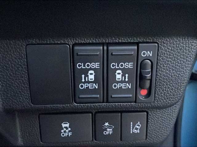 ホンダ フリード G ホンダセンシング 栃木県 2016(平28)年 4.9万km ブルーホライゾンM 純正ナビ/ワンセグ/Bluetooth/CD/バックカメラ/両側パワースライドドア/ビルトインETC/純正フロアマット/純正ドアバイザー/ドライブレコーダー/アクティブコーナリングライト/ホンダセンシング/●衝突軽減ブレーキ〈CMBS〉/●誤発進抑制機能/●ACC〈アダプティブ・クルーズ・コントロール〉/●LKAS〈車線維持支援システム〉/●歩行者事故低減ステアリング/●路外逸脱抑制機能/●先行車発進お知らせ機能/●標識認識機能