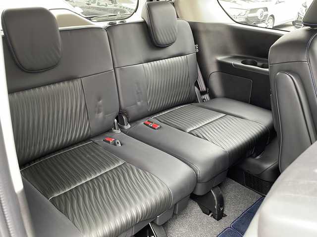 日産 セレナ e－パワー オーテック 東京都 2023(令5)年 0.6万km ダイヤモンドブラック ワンオーナー/フルセグTV/B・T/AM/FM/HDMI//アラウンドビューモニター/インテリジェントエマージェンシーブレーキ/プロパイロット/両側パワースライドドア/デジタルインナーミラー/ブラインドスポットモニター/革シート/シートヒーター1.2列目/ステアリングヒーター/両側パワースライドドア/ハンドルサポート/LEDヘッドライト/フォグライト/ETC