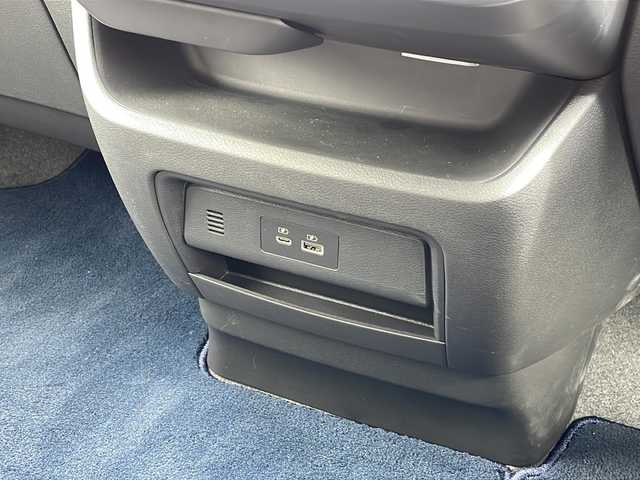 日産 セレナ e－パワー オーテック 東京都 2023(令5)年 0.6万km ダイヤモンドブラック ワンオーナー/フルセグTV/B・T/AM/FM/HDMI//アラウンドビューモニター/インテリジェントエマージェンシーブレーキ/プロパイロット/両側パワースライドドア/デジタルインナーミラー/ブラインドスポットモニター/革シート/シートヒーター1.2列目/ステアリングヒーター/両側パワースライドドア/ハンドルサポート/LEDヘッドライト/フォグライト/ETC