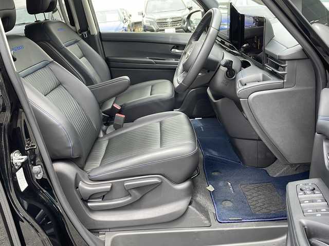 日産 セレナ e－パワー オーテック 東京都 2023(令5)年 0.6万km ダイヤモンドブラック ワンオーナー/フルセグTV/B・T/AM/FM/HDMI//アラウンドビューモニター/インテリジェントエマージェンシーブレーキ/プロパイロット/両側パワースライドドア/デジタルインナーミラー/ブラインドスポットモニター/革シート/シートヒーター1.2列目/ステアリングヒーター/両側パワースライドドア/ハンドルサポート/LEDヘッドライト/フォグライト/ETC