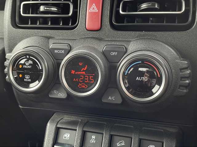 スズキ ジムニー XC 宮城県 2020(令2)年 6.6万km ブルーイッシュブラックパール3 デュアルセンサーブレーキサポート/スズキセーフティーサポート/・車線逸脱警報/・クルーズコントロール/・ハイビームアシスト/・横滑り防止機能/前席シートヒーター/純正8インチナビ/（BT.AM.FM.CD.DVD.SD.USB）/バックカメラ/フルセグテレビ/センターデフロック/ヒルディセントコントロール/ヘッドライトウォッシャー/ヒーテッドドアミラー/革巻きステアリング/ステアリングスイッチ/プッシュスタート/スマートキー（2本）/トランスファーレバー/純正フロアマット/純正ドアバイザー/純正16インチアルミホイール/LEDヘッドライト/フォグランプ/背面タイヤ