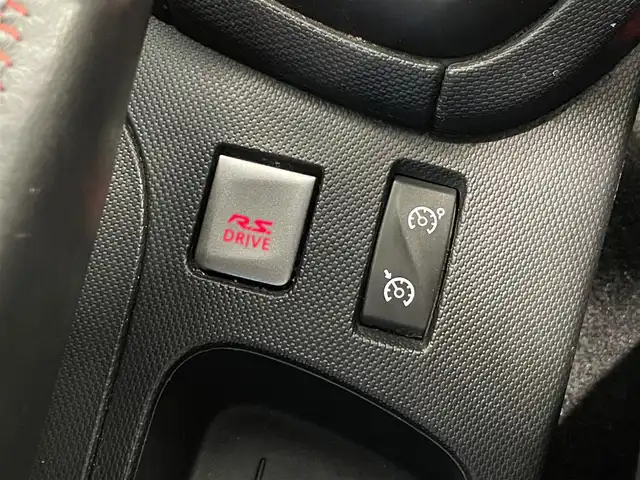 ルノー ルーテシア スポール トロフィー 愛知県 2015(平27)年 5.1万km 白 ＤＩＡＴＯＮＥＳＯＵＤＮＡＶＩ　/フロントツイーター　/Ｂｌｕｅｔｏｏｔｈ　/フルセグＴＶ　/Ｒ．Ｓ．ＤＲＩＶＥ　/パドルシフト　/ＥＴＣ　/ドライビングレコーダー　/社外レーダー/プッシュスタート/アイドリングストップ