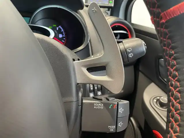 ルノー ルーテシア スポール トロフィー 愛知県 2015(平27)年 5.1万km 白 ＤＩＡＴＯＮＥＳＯＵＤＮＡＶＩ　/フロントツイーター　/Ｂｌｕｅｔｏｏｔｈ　/フルセグＴＶ　/Ｒ．Ｓ．ＤＲＩＶＥ　/パドルシフト　/ＥＴＣ　/ドライビングレコーダー　/社外レーダー/プッシュスタート/アイドリングストップ