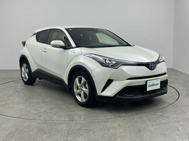 トヨタ Ｃ－ＨＲ G 愛知県 2018(平30)年 5.6万km ホワイトパールクリスタルシャイン トヨタセーフティセンス/　　・プリクラッシュセーフティ/　　・レーンディバーチャーアラート/　　・レーントレーシングアシスト/　　・レーダークルーズコントロール/　　・オートマチックハイビーム/　　・ロードサインアシスト/純正7インチナビ/　　・CD/DVD/フルセグ/BT/バックカメラ/ドライブレコーダー/ビルトインETC/ステアリングリモコン/純正フロアマット/純正17インチアルミホイール/純正LEDヘッドライト/デイライト/シーケンシャルランプ