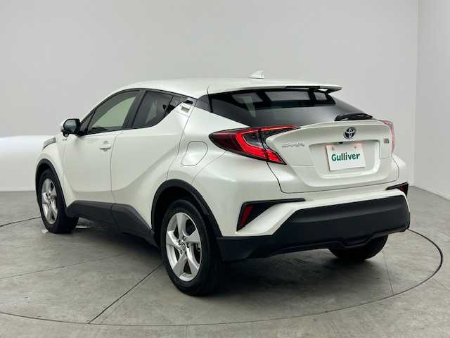 トヨタ Ｃ－ＨＲ G 愛知県 2018(平30)年 5.6万km ホワイトパールクリスタルシャイン トヨタセーフティセンス/　　・プリクラッシュセーフティ/　　・レーンディバーチャーアラート/　　・レーントレーシングアシスト/　　・レーダークルーズコントロール/　　・オートマチックハイビーム/　　・ロードサインアシスト/純正7インチナビ/　　・CD/DVD/フルセグ/BT/バックカメラ/ドライブレコーダー/ビルトインETC/ステアリングリモコン/純正フロアマット/純正17インチアルミホイール/純正LEDヘッドライト/デイライト/シーケンシャルランプ