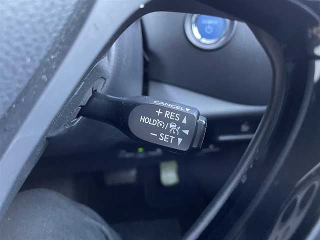 トヨタ Ｃ－ＨＲ G 愛知県 2018(平30)年 5.6万km ホワイトパールクリスタルシャイン トヨタセーフティセンス/　　・プリクラッシュセーフティ/　　・レーンディバーチャーアラート/　　・レーントレーシングアシスト/　　・レーダークルーズコントロール/　　・オートマチックハイビーム/　　・ロードサインアシスト/純正7インチナビ/　　・CD/DVD/フルセグ/BT/バックカメラ/ドライブレコーダー/ビルトインETC/ステアリングリモコン/純正フロアマット/純正17インチアルミホイール/純正LEDヘッドライト/デイライト/シーケンシャルランプ
