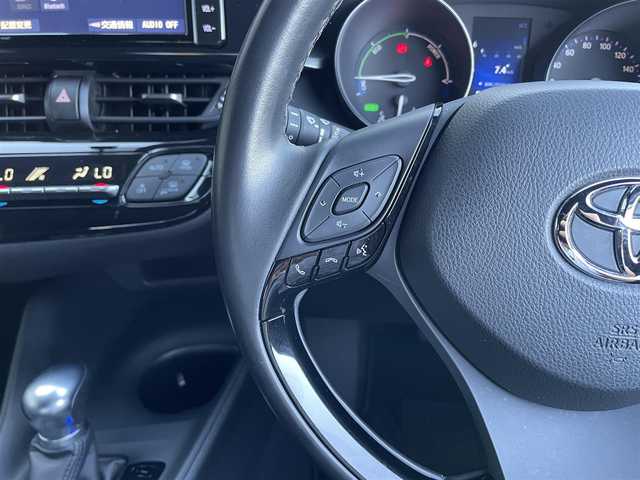 トヨタ Ｃ－ＨＲ G 愛知県 2018(平30)年 5.6万km ホワイトパールクリスタルシャイン トヨタセーフティセンス/　　・プリクラッシュセーフティ/　　・レーンディバーチャーアラート/　　・レーントレーシングアシスト/　　・レーダークルーズコントロール/　　・オートマチックハイビーム/　　・ロードサインアシスト/純正7インチナビ/　　・CD/DVD/フルセグ/BT/バックカメラ/ドライブレコーダー/ビルトインETC/ステアリングリモコン/純正フロアマット/純正17インチアルミホイール/純正LEDヘッドライト/デイライト/シーケンシャルランプ